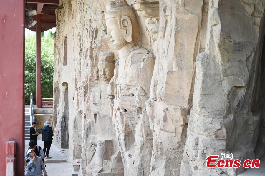Tesouro nacional de 1500 anos: Templo das Grutas de Gongyi maravilha turistas