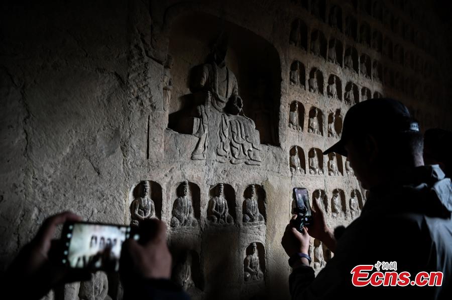 Tesouro nacional de 1500 anos: Templo das Grutas de Gongyi maravilha turistas