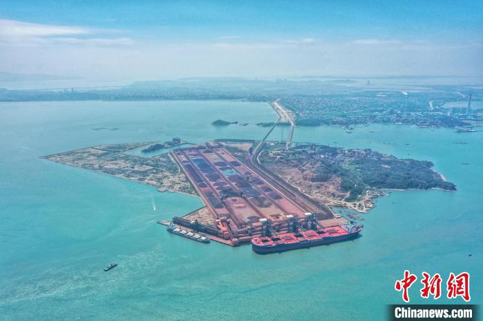 Fujian: Cais de 400.000 toneladas do Porto Luoyu  é concluído e colocado em operação