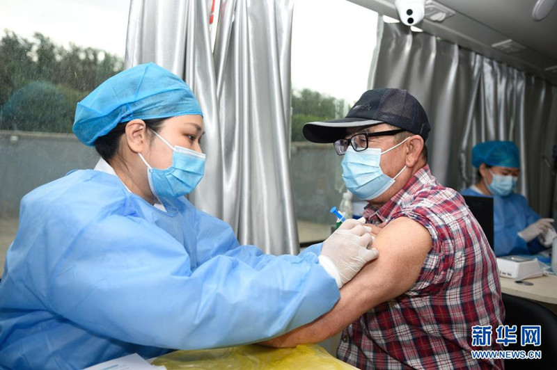 China: Veículo ambulante facilita campanha de vacinação contra Covid-19