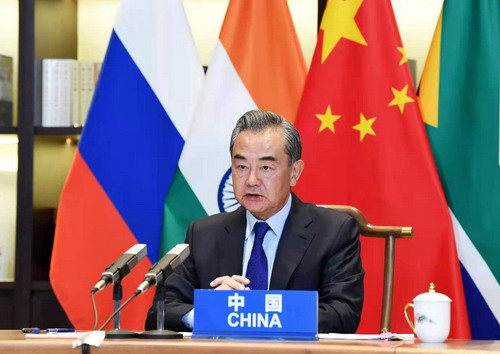 Wang Yi participa na reunião de chanceleres do BRICS