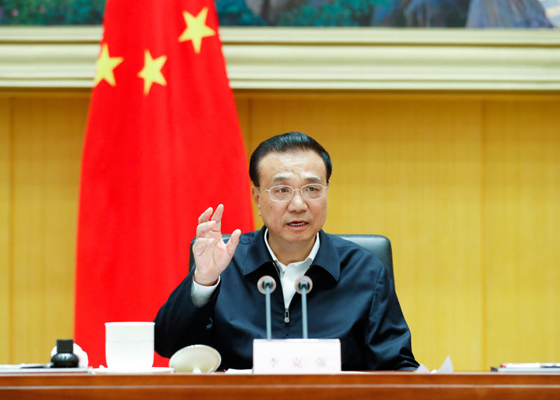 Primeiro-ministro chinês sublinha impulsionar vitalidade do mercado