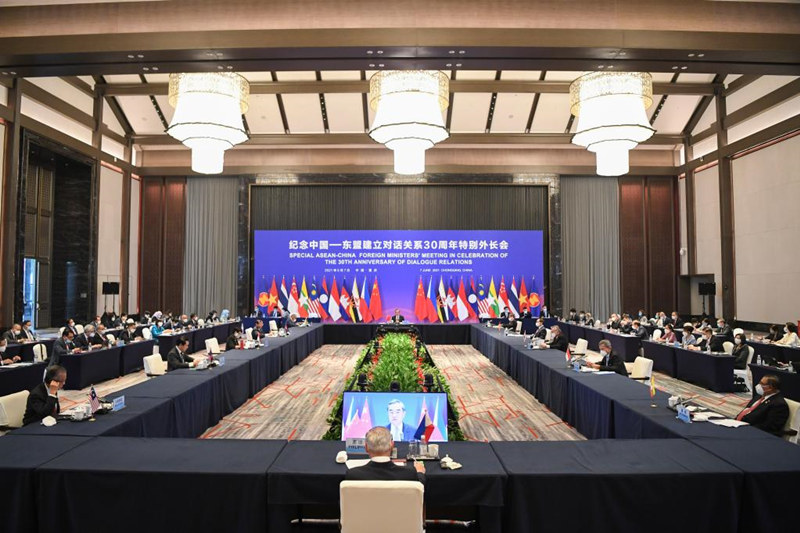 Chanceler chinês apresenta sugestões para relações China-ASEAN