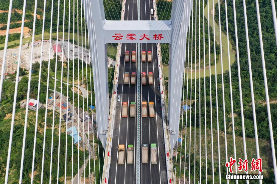 Guizhou: rodovia Duyun-Anshun passa por teste de carga de 840 toneladas