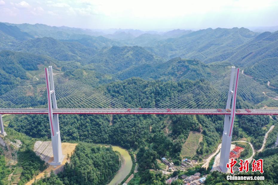 Guizhou: rodovia Duyun-Anshun passa por teste de carga de 840 toneladas