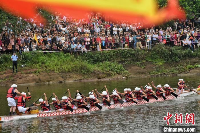 Chongqing dá boas-vindas ao Festival de Barcos-Dragão