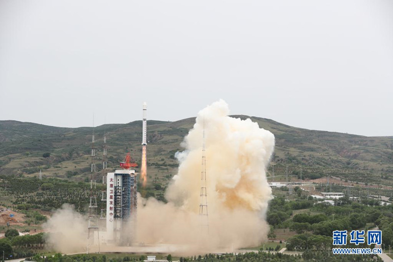 China lança 4 satélites com recurso a foguete transportador