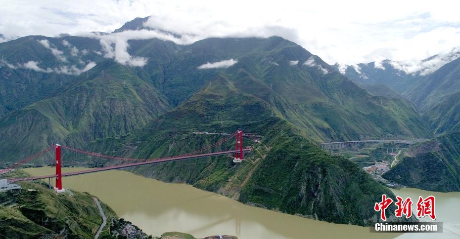 Galeria: ponte Xingkang facilita transporte na Prefeitura Autônoma Tibetana de Garzê