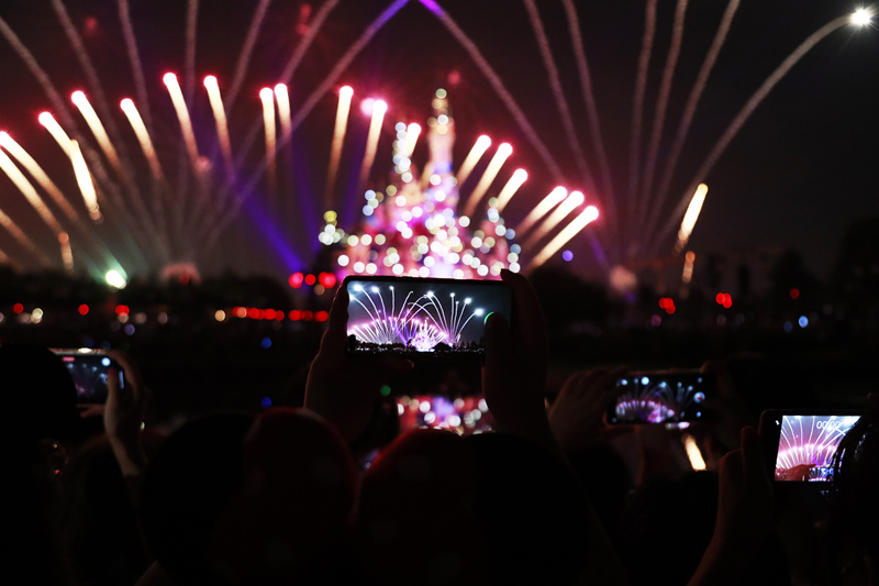 Shanghai Disney Resort apresenta show de luzes para 5º aniversário 