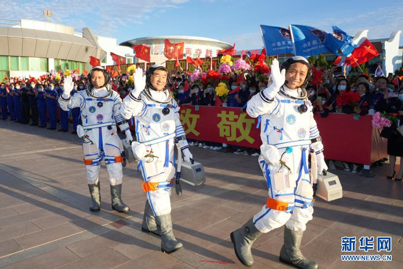 Realizada cerimônia de despedida para astronautas chineses da missão Shenzhou-12
