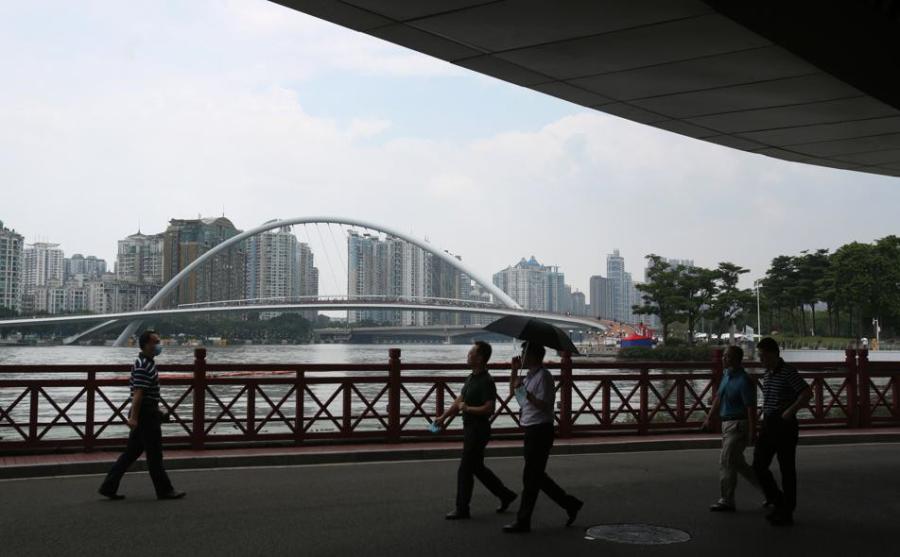 Guangzhou: nova passarela aberta no Rio das Pérolas