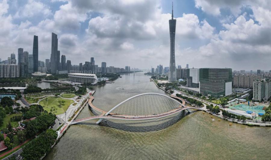 Guangzhou: nova passarela aberta no Rio das Pérolas