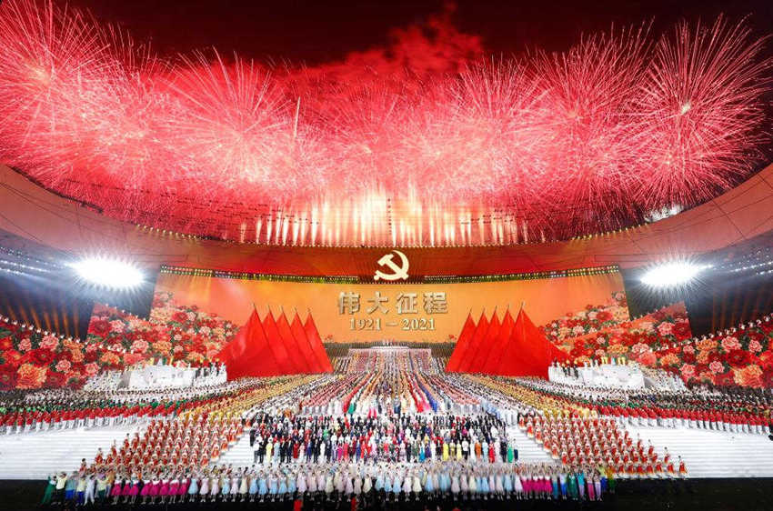 China realiza performance artística para celebrar o centenário do PCCh