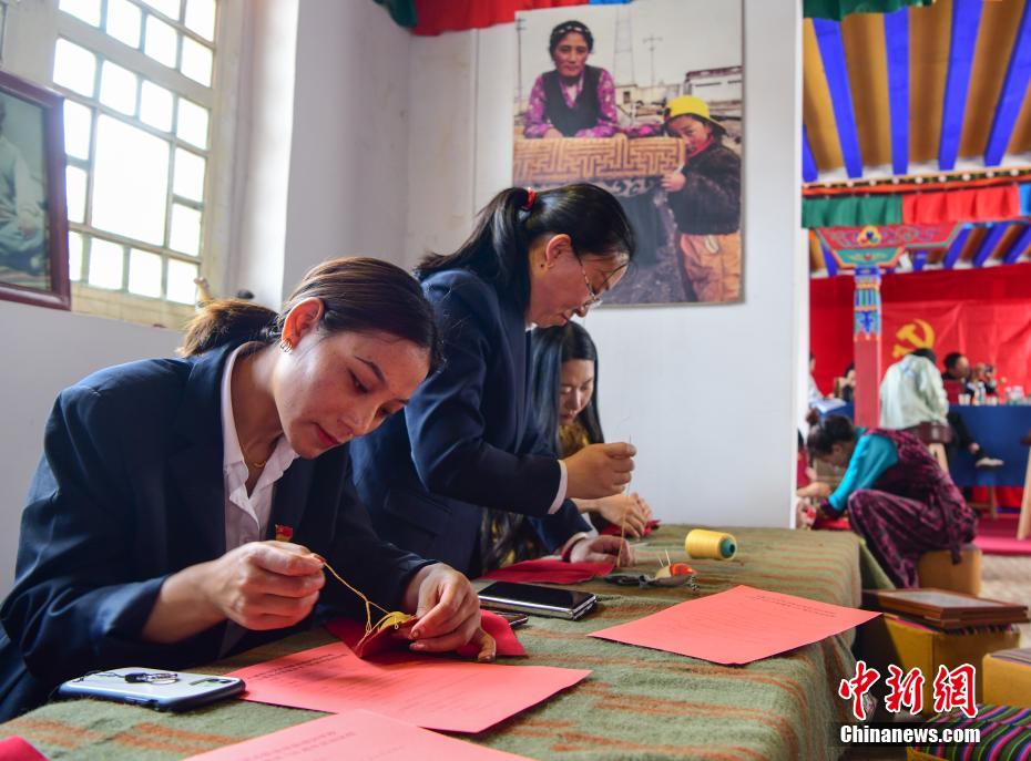 Tibete: membros do Partido realizam atividades comemorativas do centenário da fundação do PCCh