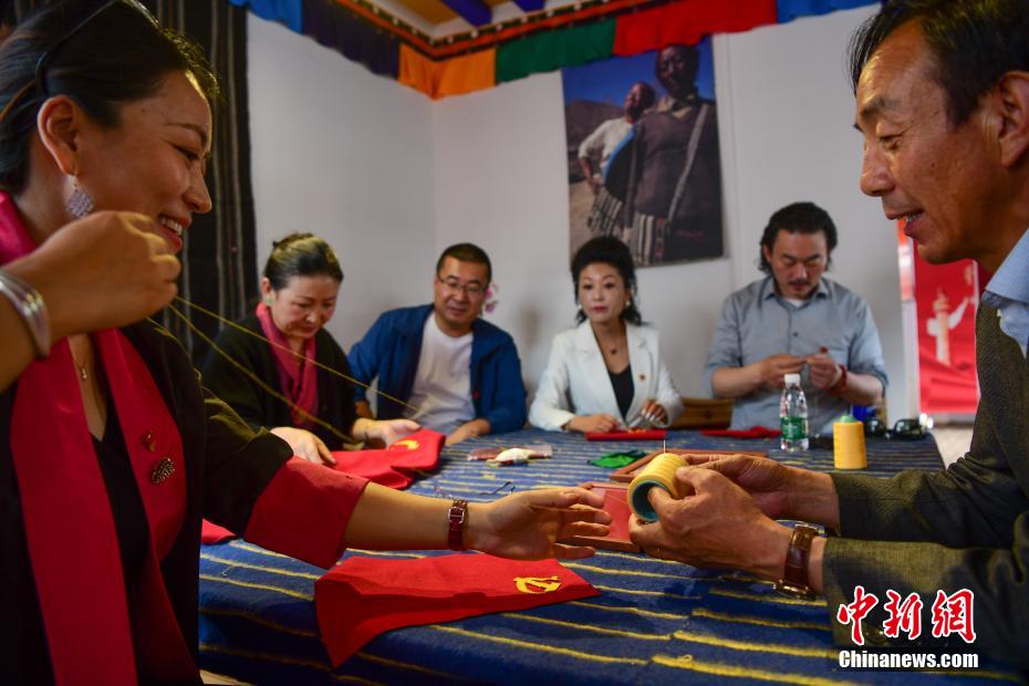 Tibete: membros do Partido realizam atividades comemorativas do centenário da fundação do PCCh