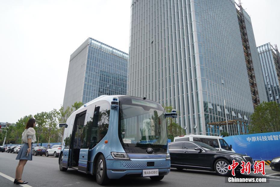 Henan lança automóveis de direção autônoma ao público