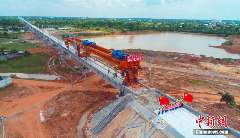 Construção da ponte principal da ferrovia China-Laos é concluída 