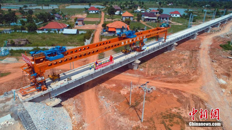 Construção da ponte principal da ferrovia China-Laos é concluída 