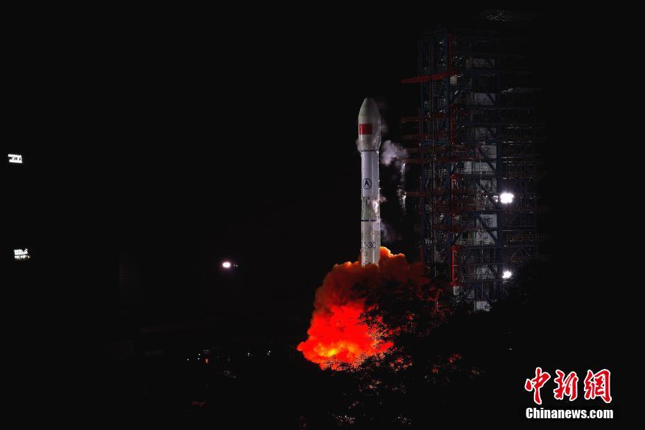 China lança novo satélite retransmissor