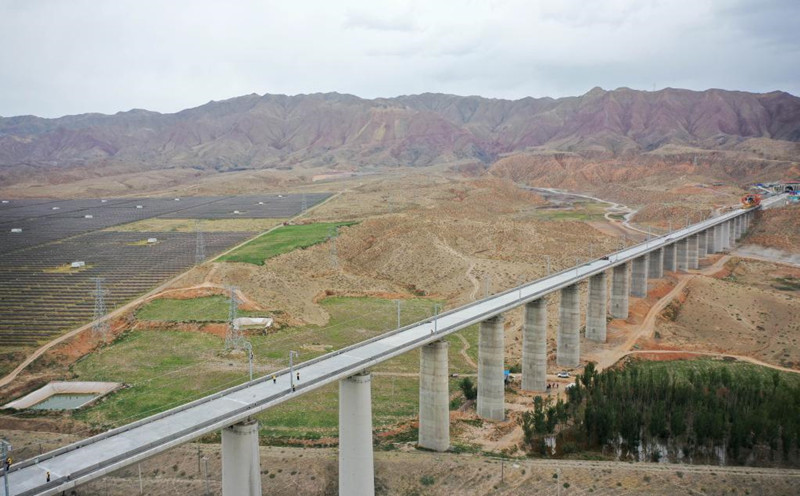 Construção de ferrovia de alta velocidade segue em andamento no noroeste da China