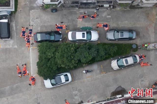 Suzhou: 14 pessoas resgatadas após desabamento de hotel