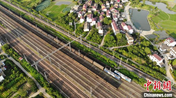 Jiangxi redistribui trens para satisfazer necessidades de carvão e gerar energia no verão  