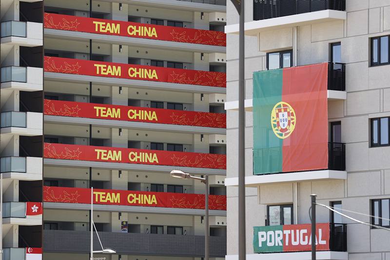 Galeria: Vila Olímpica decorada com bandeiras nacionais dos países participantes