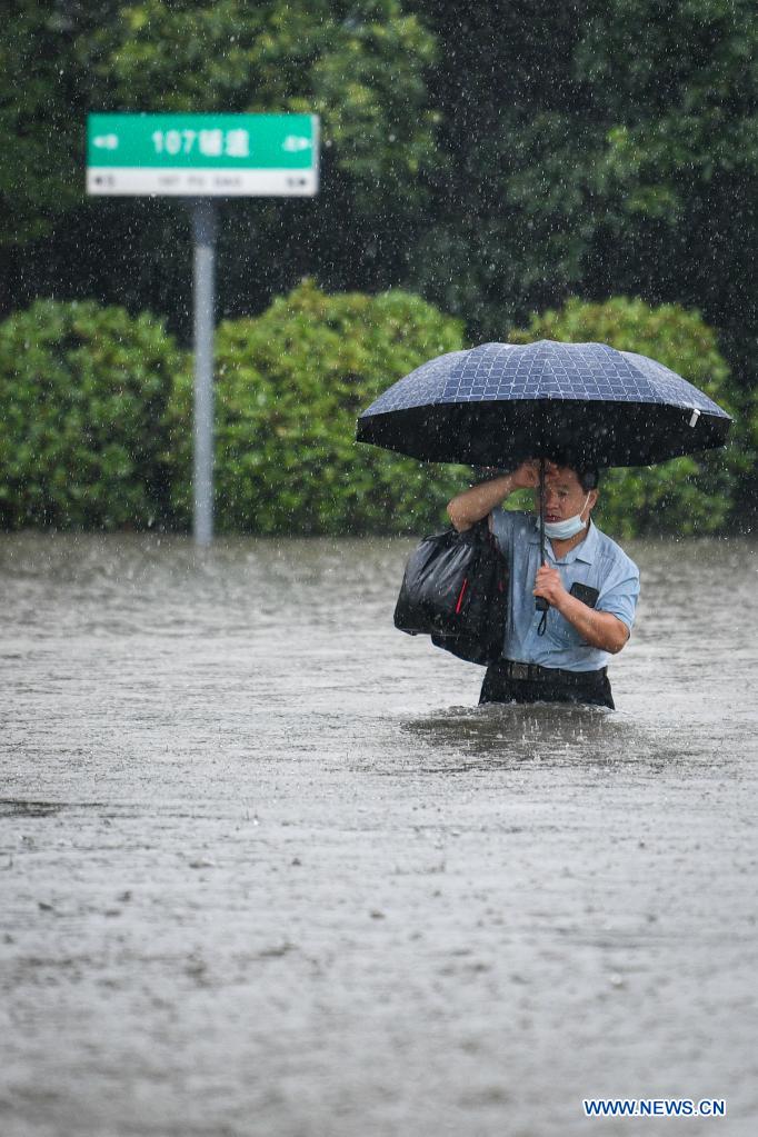 Chuvas fortes em Zhengzhou provoca 12 mortes
