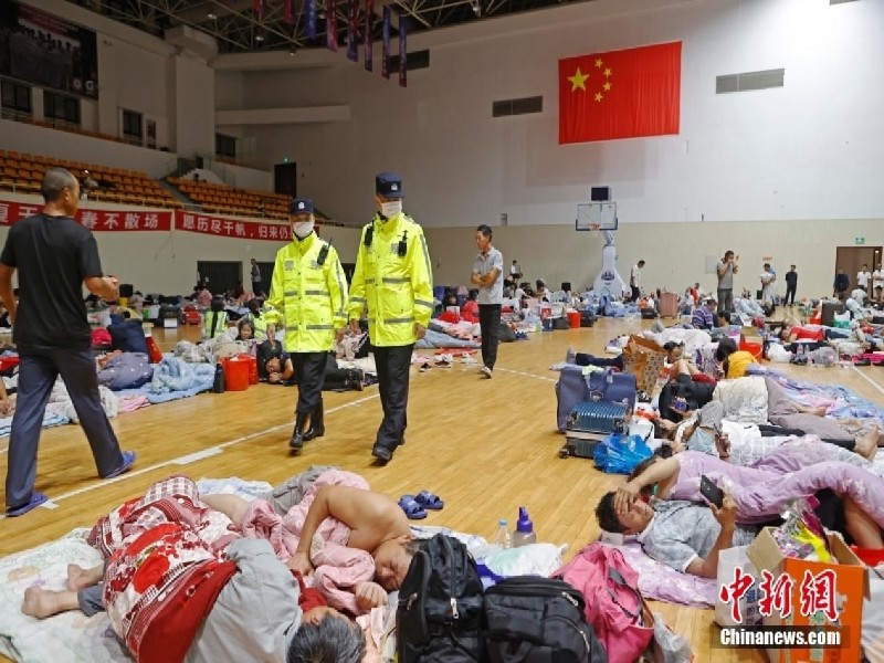 Shanghai abriga pessoas infetadas pelo tufão In-Fa no ginásio