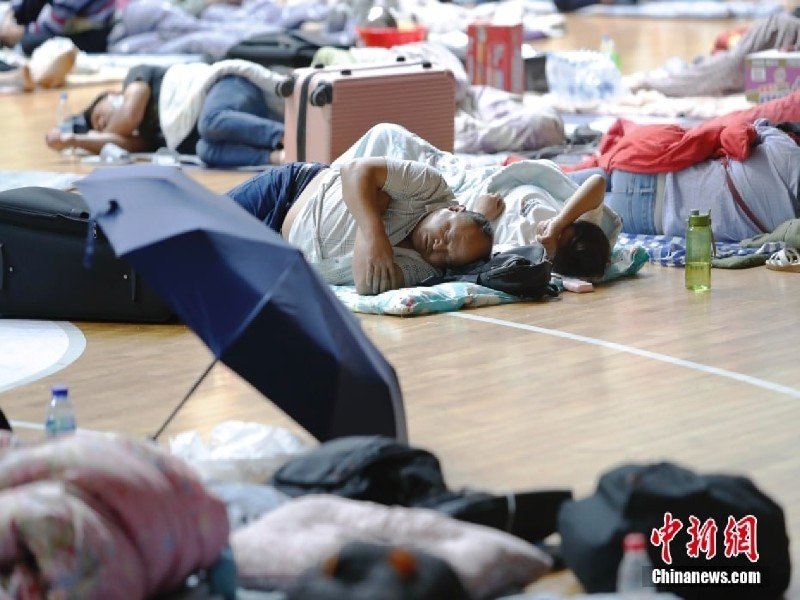 Shanghai abriga pessoas infetadas pelo tufão In-Fa no ginásio