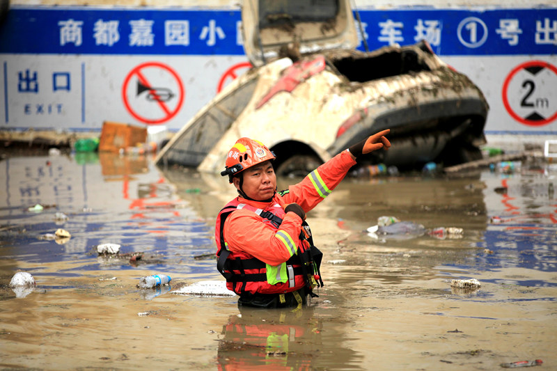 China: chuvas fortes já causaram 69 mortes em Henan 