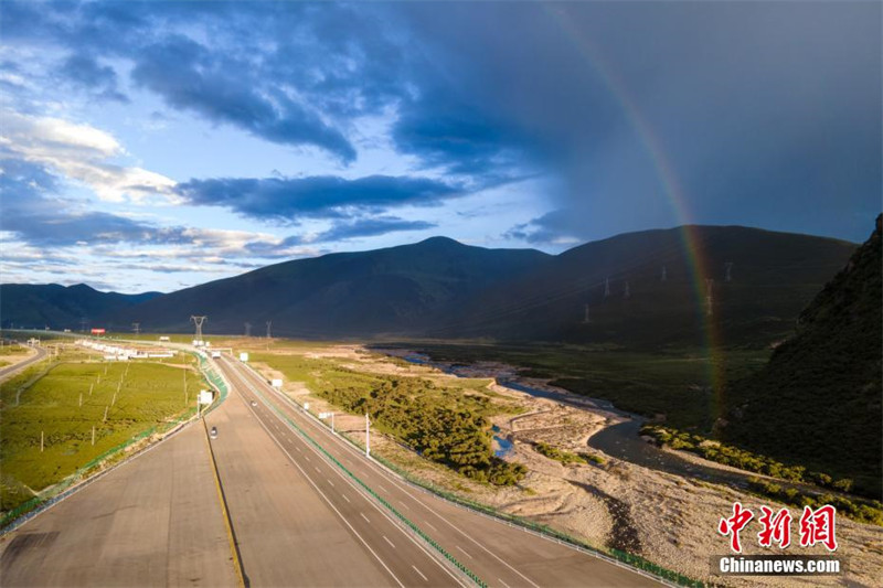 Galeria: rodovia Lhasa-Linzhi, uma das principais artérias de transporte do Tibete