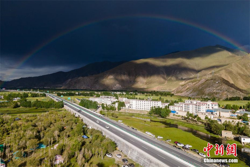 Galeria: rodovia Lhasa-Linzhi, uma das principais artérias de transporte do Tibete