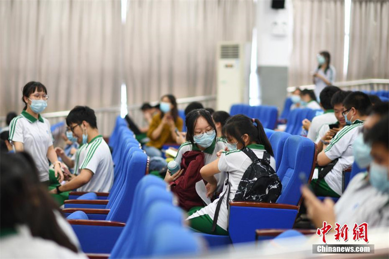 Guangdong começa vacinação contra a Covid-19 para jovens dos 12 aos 17 anos 