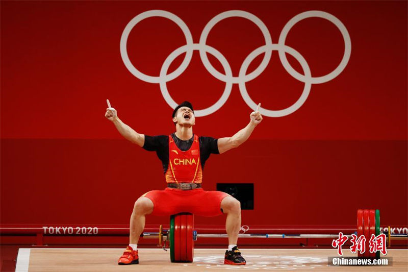 Olimpíadas: China conquista medalha de ouro de levantamento de peso na categoria 73kg