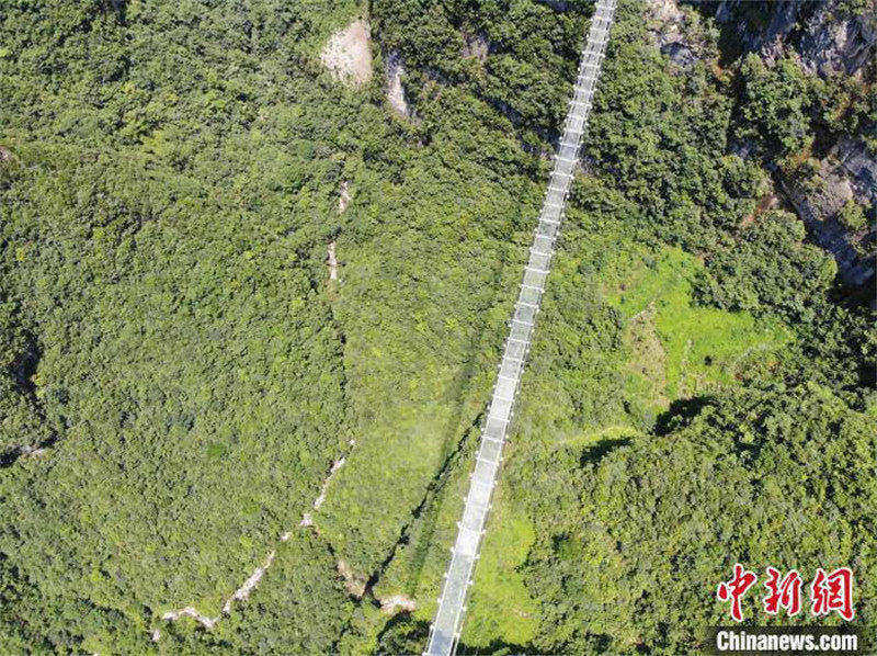 Sichuan constrói ponte de vidro de 680 metros de extensão