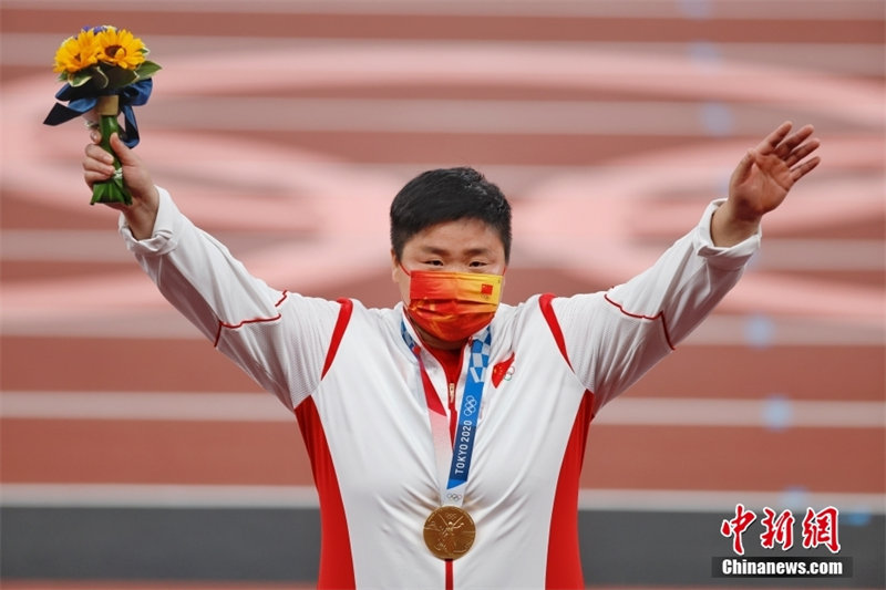 Olimpíadas: Gong Lijiao conquista medalha de ouro no arremesso de peso