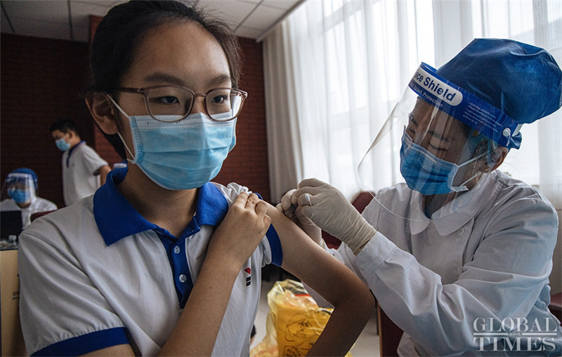 Beijing lança campanha de vacinação contra Covid-19 para jovens entre 12 e 17 anos