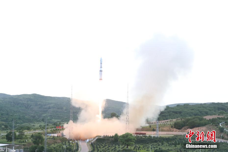 China envia dois satélites de multimídia com sucesso
