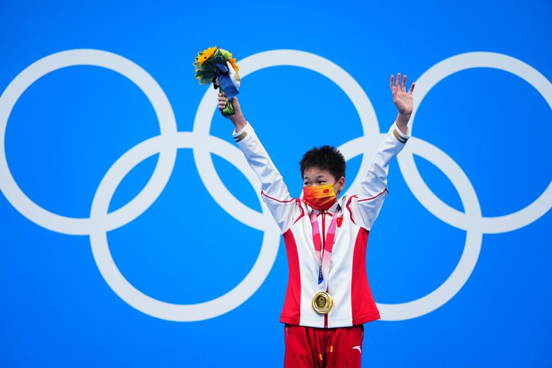Saltadora adolescente mantém a equipe nacional da China no topo