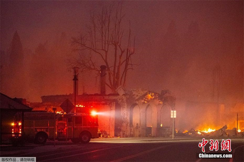 EUA: Incêndios florestais continuam devastando a Califórnia  