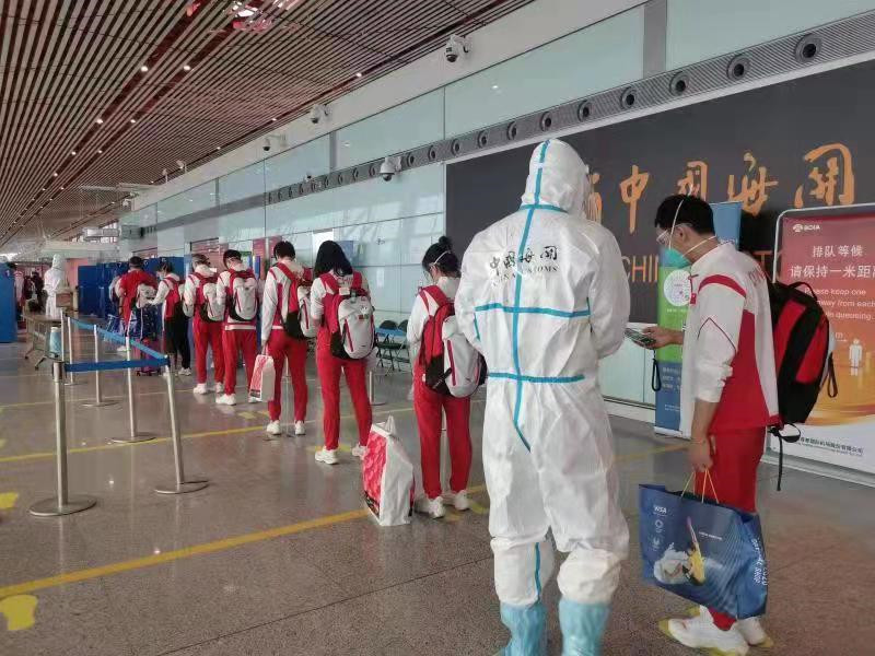 Todos os atletas chineses que participaram das Olimpíadas de Tóquio regressaram a Beijing
