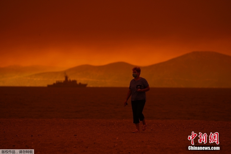 Incêndios florestais ficam fora de controle na segunda maior ilha grega   