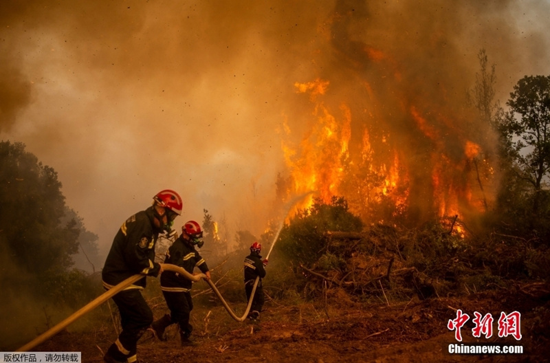 Incêndios florestais ficam fora de controle na segunda maior ilha grega   