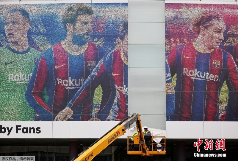 Messi chega a Paris para assinar com o PSG  