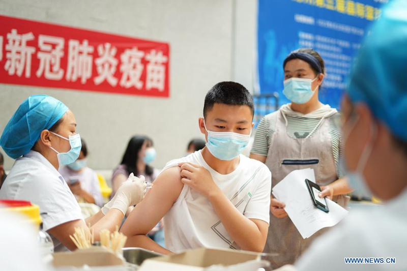 China realiza campanha de vacinação contra Covid-19 para jovens dos 12 aos 17 anos  