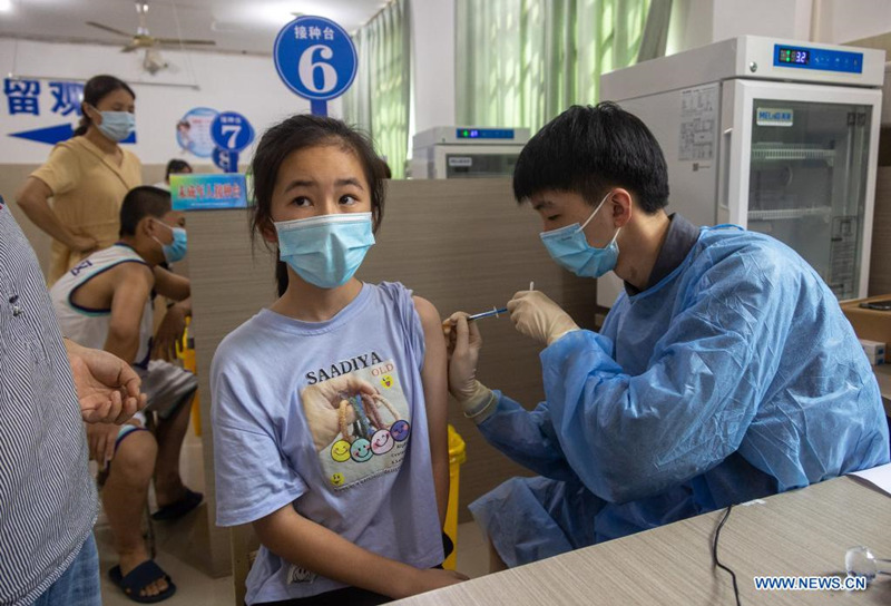 China realiza campanha de vacinação contra Covid-19 para jovens dos 12 aos 17 anos  