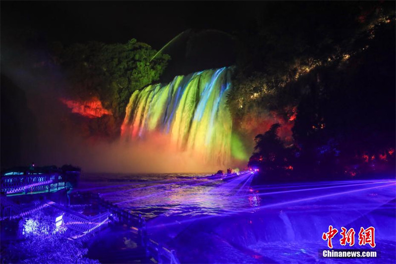Galeria: paisagem noturna da cachoeira Huangguoshu em Guizhou