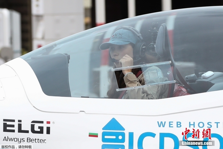 Piloto belga-britânica de 19 anos a postos para voo a solo à volta do mundo