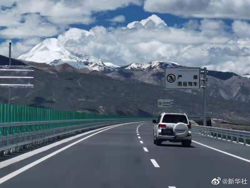 China: via expressa mais elevada do mundo é aberta ao tráfego no Tibete